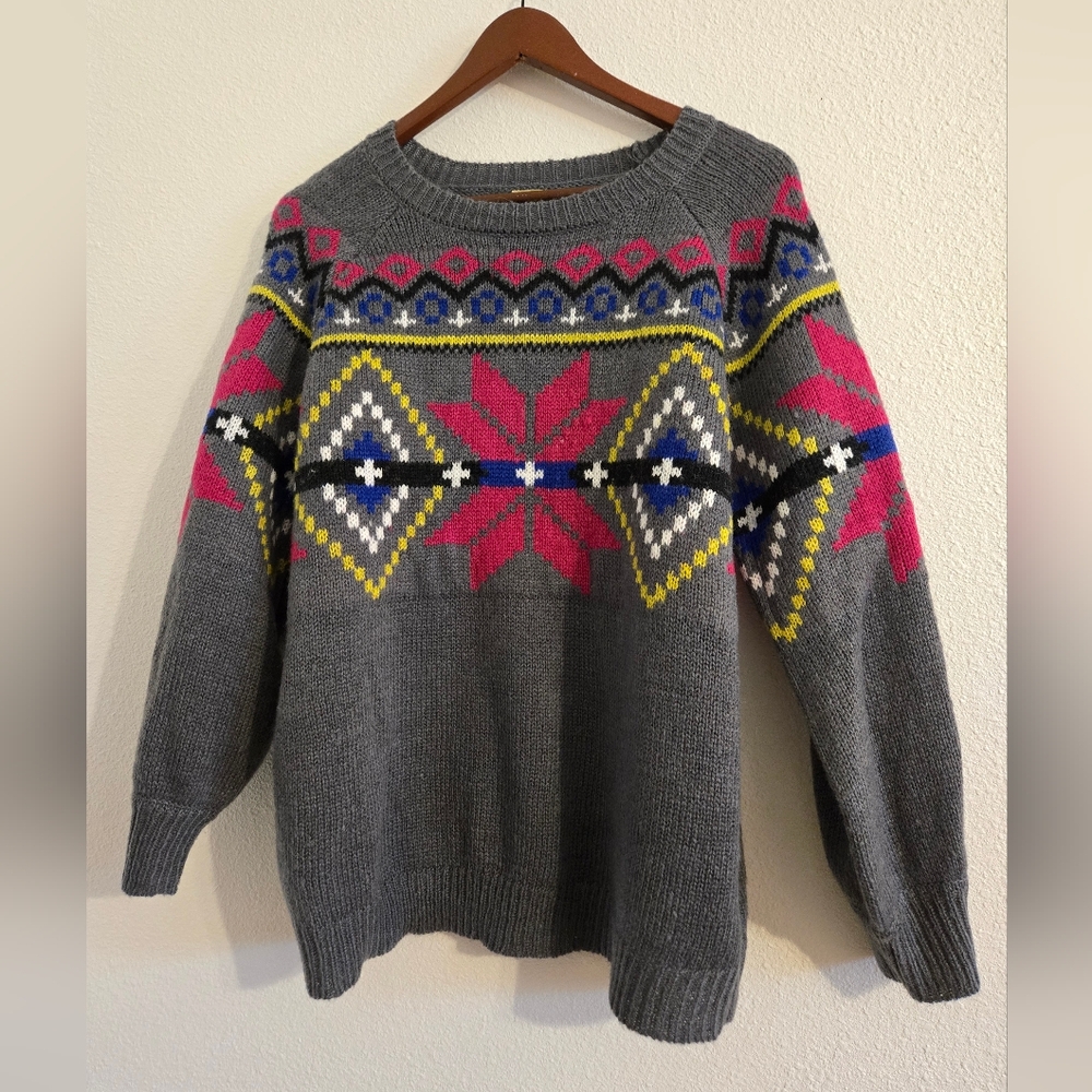 True Craft Gray Knit with Vibrant Patterns MEDIUM